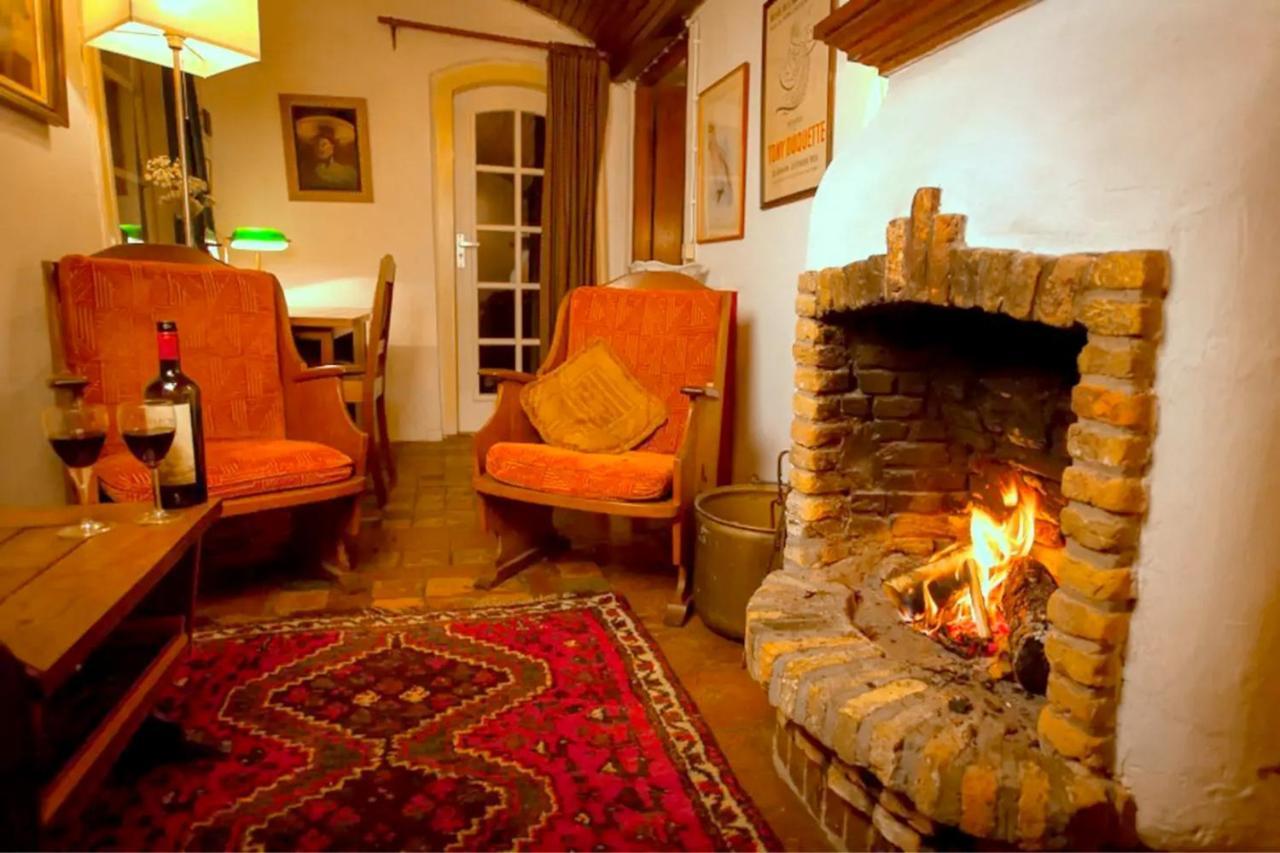 Rustic Retreat: Fireplace, Bbq, + Forest Access 버그함스테드 외부 사진