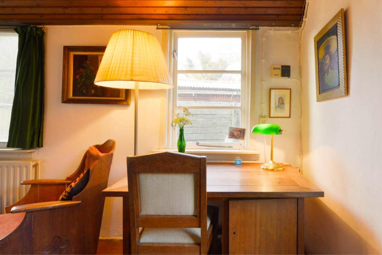 Rustic Retreat: Fireplace, Bbq, + Forest Access 버그함스테드 외부 사진