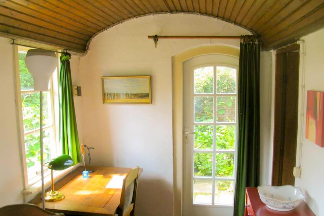Rustic Retreat: Fireplace, Bbq, + Forest Access 버그함스테드 외부 사진